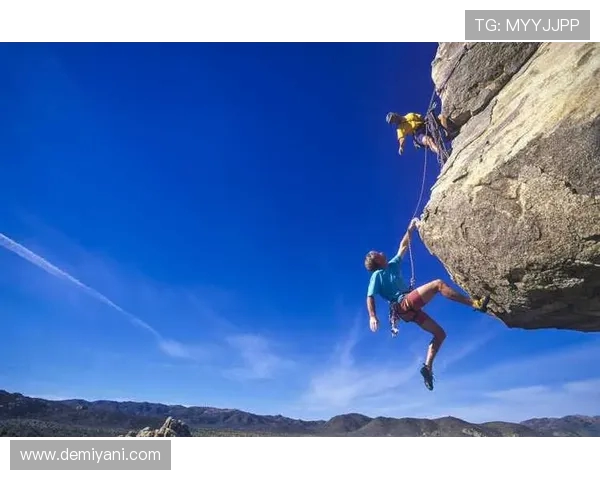 南京攀岩队勇攀高峰的奋斗历程与极限运动嘉年华的精彩瞬间